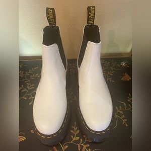 2976 SMOOTH LEATHER PLATFORM CHELSEA BOOTS size 7 US, 38 EU
